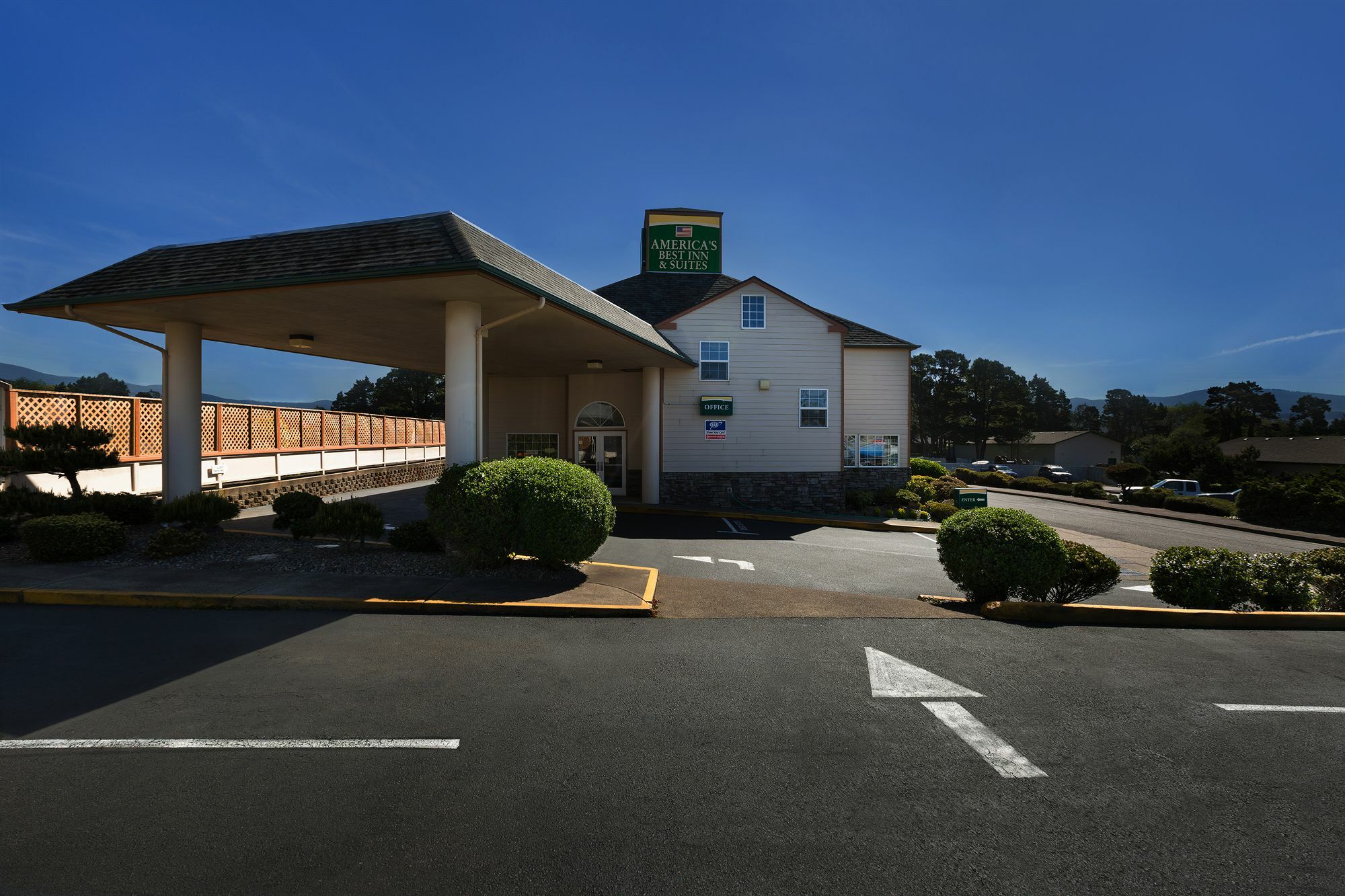 Paradise Inn & Suites At Lincoln City Exteriör bild