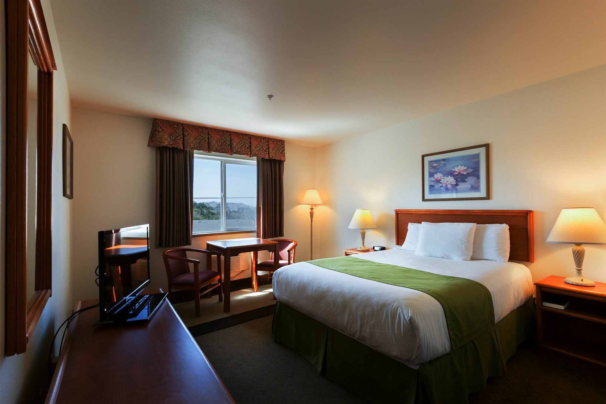 Paradise Inn & Suites At Lincoln City Exteriör bild